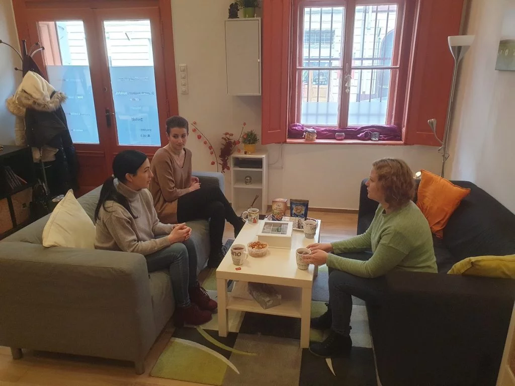 ná átadás curly 01